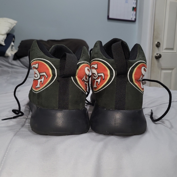 San Fransisco 49ers Red and Green High-Top Sneakers - Picture 7 of 16